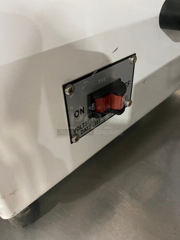 LATE MODEL! 2019 Two Thousand Commercial Countertop Bread Loaf Slicer! Model: TTD7B 110V 60HZ 1 Phase - Image 8 of 10