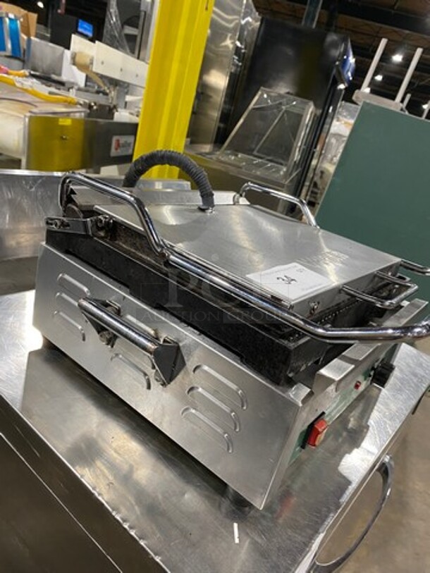 Waring Commercial Countertop Panini/Sandwich Supremo Grill! All Stainless Steel! Press With Ribbed Surface! Model: WPG250 120V - Image 3 of 8
