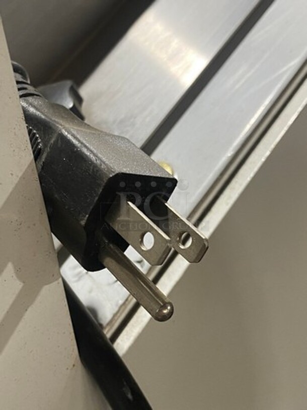 LATE MODEL! 2019 Two Thousand Commercial Countertop Bread Loaf Slicer! Model: TTD7B 110V 60HZ 1 Phase - Image 10 of 10