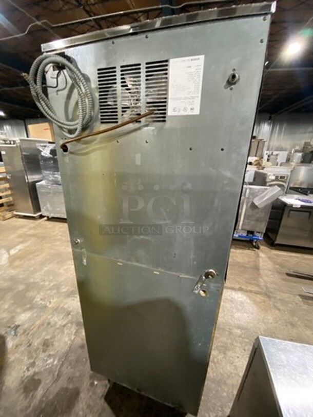 Hoshizaki Commercial Ice Maker Machine! With Commercial Ice Bin! All Stainless Steel! On Legs! Model: F2000MWH SN: P00123M 208/230V 60HZ 1 Phase - Image 4 of 9