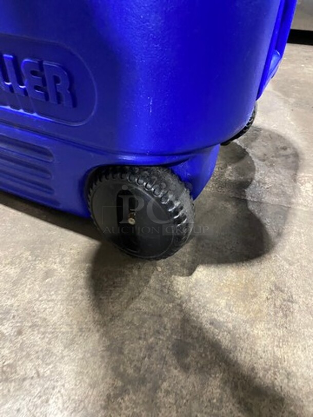 Igloo Blue And White Poly Portable Cooler! With Lid! With Pull Handle! On Casters! - Image 6 of 6
