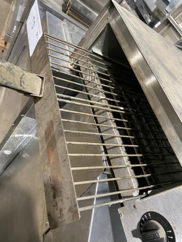 Adcraft Commercial Countertop Powered Pizza/ Snack Oven! - Image 5 of 7