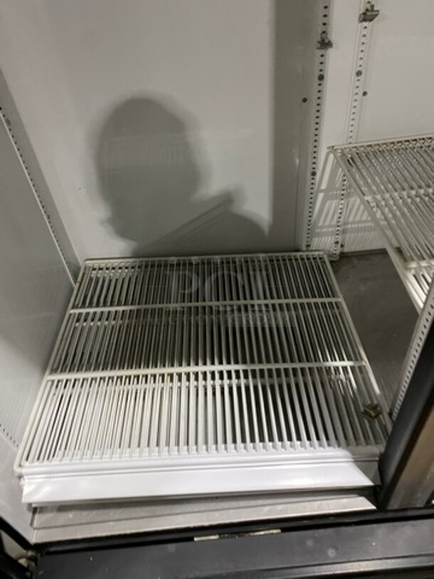 True Commercial 3 Door Reach In Cooler Merchandiser! With View Through Doors! Poly Coated Racks! Model: GDM72 SN: 14388341 115V 60HZ 1 Phase - Image 5 of 8