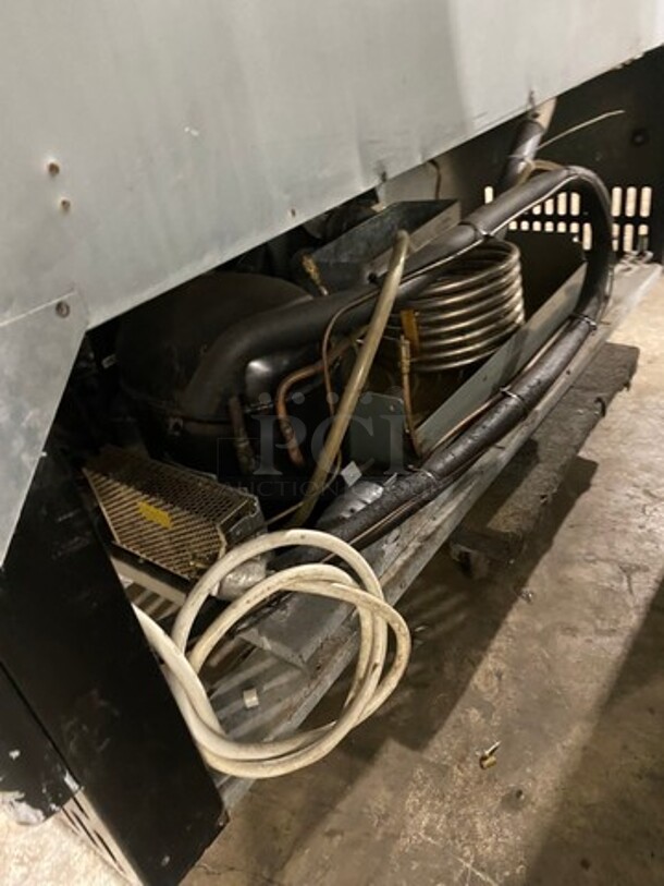 Turbo Air Commercial Refrigerated Open Grab-N-Go Case Merchandiser! With View Through Sides! With Front Cover! All Stainless Steel! Model: TOM50B SN: TOM5017X029 120V 60HZ 1 Phase - Image 7 of 7