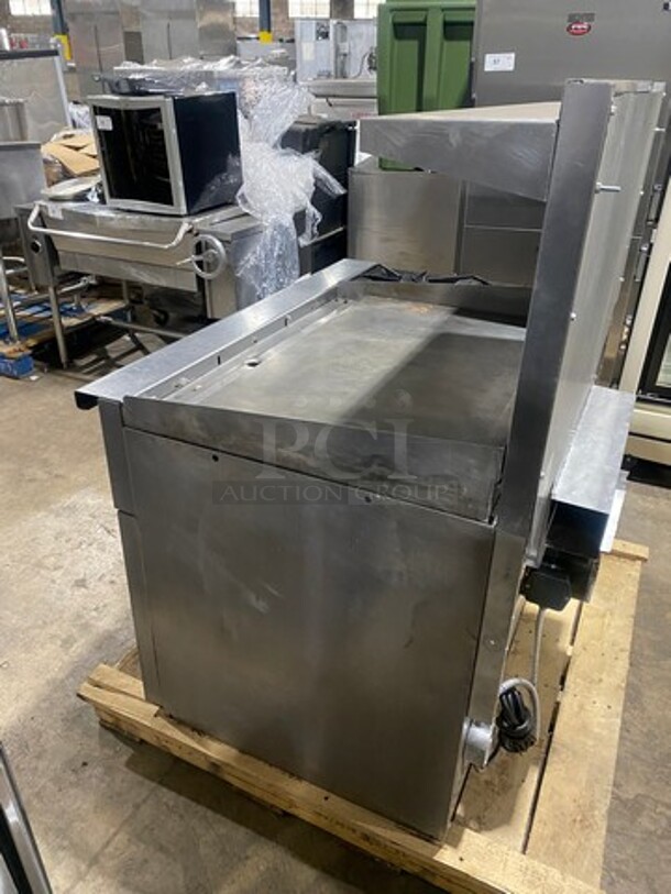 WOW! Vulcan Commercial Natural Gas Powered Flat Top Griddle With 2 Burner! Flat Griddle Has Side Splashes! With Raised Back Splash And Salamander Shelf! With Oven Underneath! All Stainless Steel! On Casters! Model: 48C2B36GN SN: 650094075 - Image 4 of 11