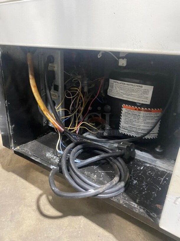 True Commercial Refrigerated Deli/Bakery Display Case! With Slanted Front Glass! With Sliding Glass Rear Access Doors! All Stainless Steel! Model: TDBD722 SN: 13739133 115V 60HZ 1 Phase - Image 8 of 8