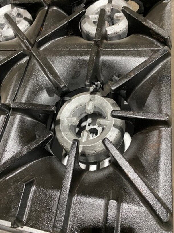 Sunfire Commercial Natural Gas Powered 4 Burner Stove! With Raised Back Splash! With Oven Underneath! All Stainless Steel! On Casters! - Image 6 of 9