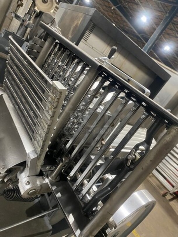 Nice! Berkel Heavy Duty Commercial Automatic Meat & Cheese Slicer/Stacker! Model 170D Serial 180D424! 120V 1 Pase!  - Image 4 of 11