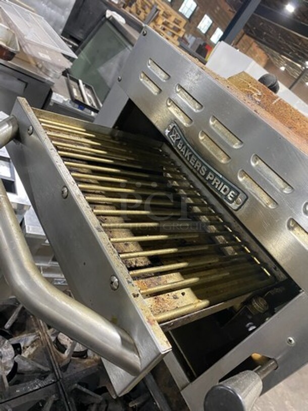 LATE MODEL! Tristar Commercial Natural Gas Powered 4 Burner Stove! With Raised Back Splash And Bakers Pride Salamander! With Full Size Oven Underneath! All Stainless Steel! On Casters! WORKING WHEN REMOVED! Model: TSR4 SN: 990441107015 - Image 7 of 11