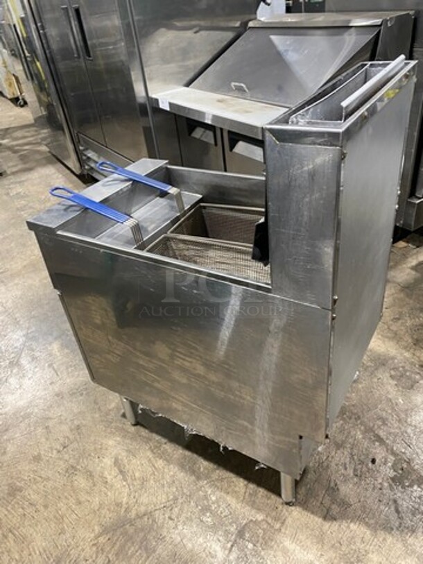Pitco Commercial Natural Gas Powered 75LB Deep Fat Fryer! With 2 Metal Frying Baskets! All Stainless Steel! On Legs! - Image 4 of 9