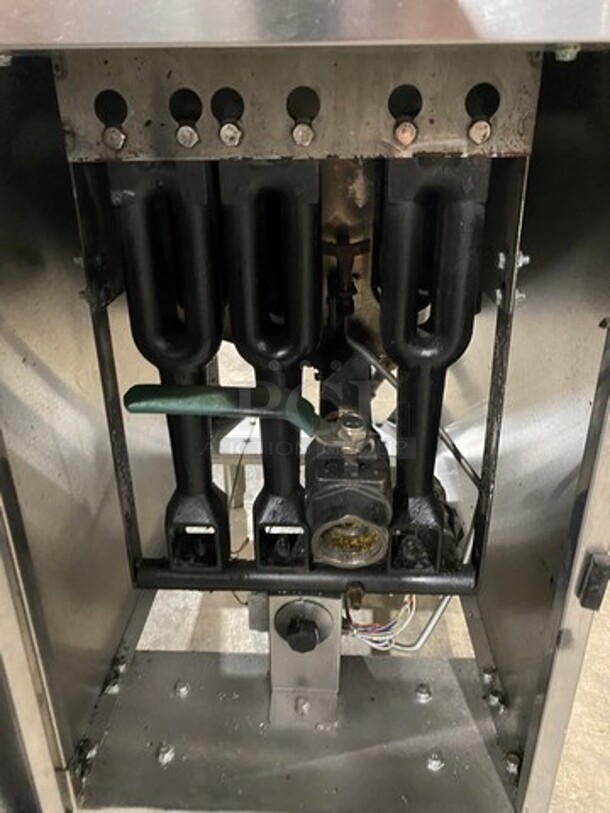 Atosa Commercial Natural Gas Powered Deep Fat Fryer! With Backsplash! With 2 Metal Frying Baskets! All Stainless Steel! On Legs! Model: ATFS40 - Image 7 of 9