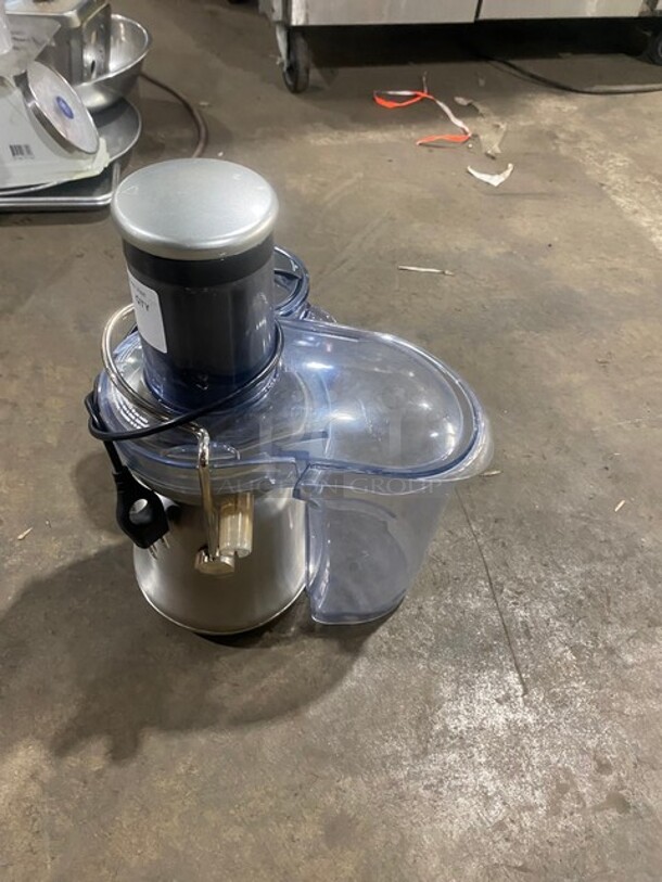 Breville Commercial Countertop Juicer! Stainless Steel! With Juice Pitcher! 120V! Model BJE530BSS! Working When Removed! - Image 2 of 7