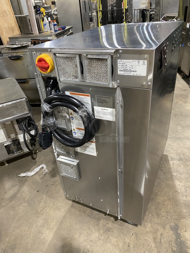 STUNNING! LATE MODEL! 2019 Alto Shaam VMC H4H Stainless Steel Commercial Electric Powered Half-Size Vector H Multi Cook Oven! Featuring Four Cooking Chamber Zones Within One Compact Unit! This Extremely Versatile Oven Allows You To Cook Four Different Products Simultaneously With No Flavor Transfer!  SN:2525529 208-240V 3PH! Working When Removed! - Image 4 of 9