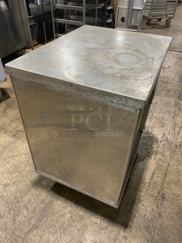 LATE MODEL! NEW!  2018 Win Holt Commercial Enclosed Mobile Bun Pan Rack! On Casters! Model: EC1816C - Image 3 of 7