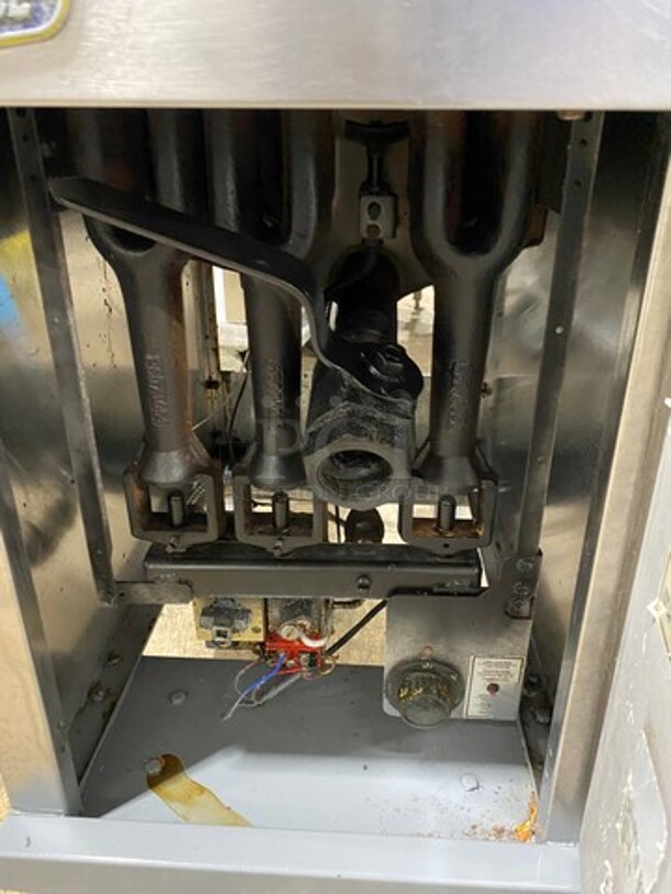 Pitco Sir Lawrence Commercial Natural Gas Powered Deep Fat Fryer! With Metal Frying Baskets! With Backsplash! All Stainless Steel! On Legs! - Image 7 of 9
