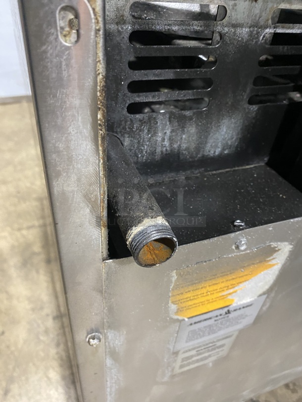 American Range Commercial Natural Gas Powered 4 Burner Stove! With Raised Back Splash! With Full Size Oven Underneath! All Stainless Steel! On Legs!
 - Image 8 of 8