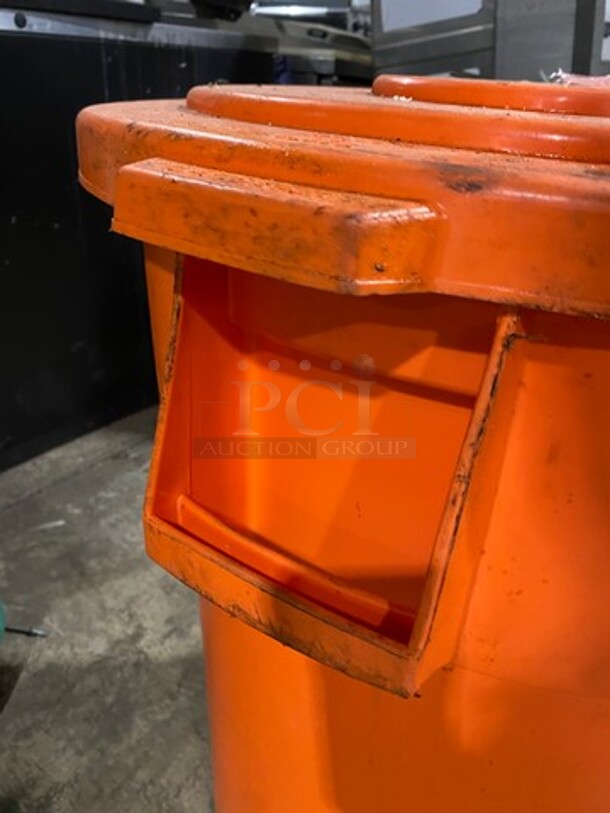 Lavex 55 Gallon Trash Can! - Image 3 of 6