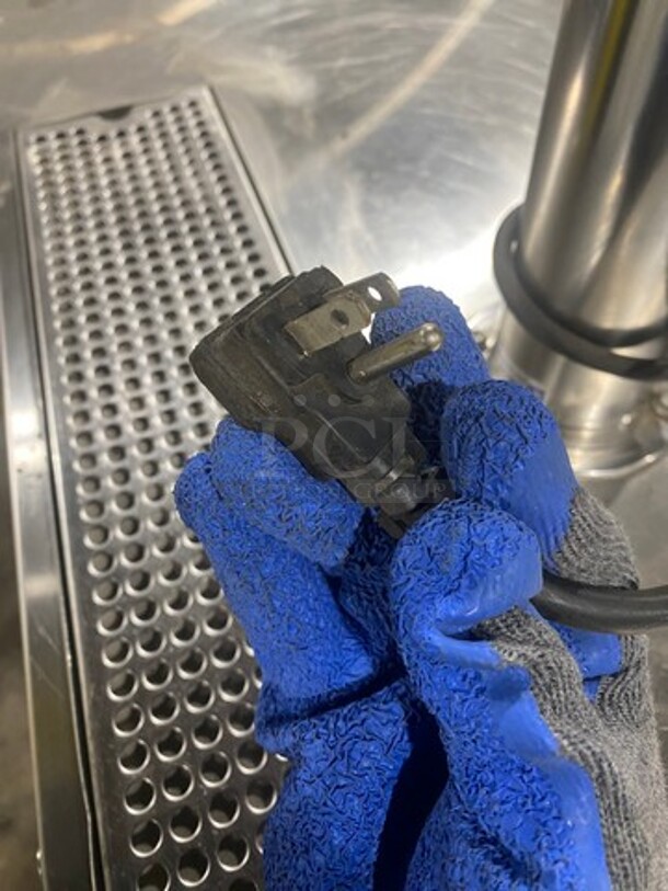 Everest Commercial Refrigerated Single Tap Kegerator! With Beer Tower! With 2 Door Underneath Storage Space! Model: EBB59 SN: BBB5914020021 115V 1 Phase - Image 6 of 10