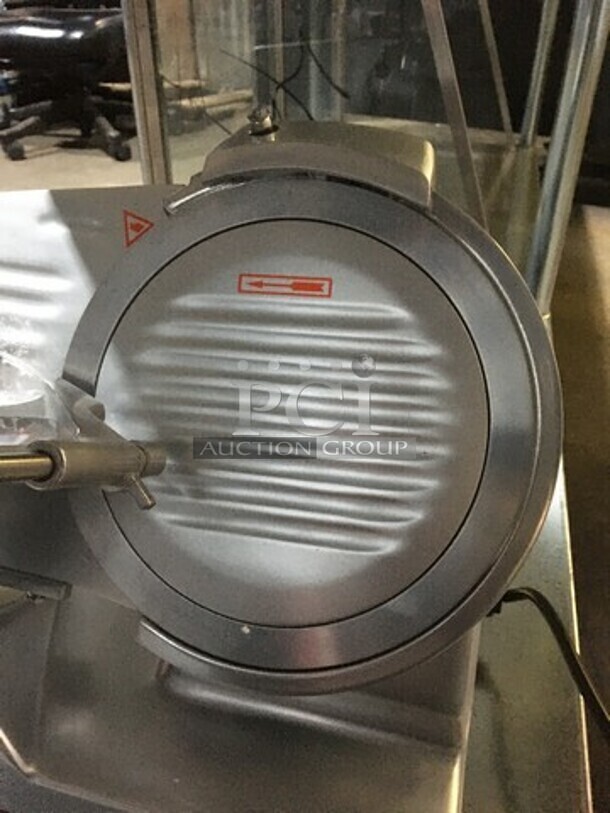 BRAND NEW IN A BOX! 2020 USR 10 Inch Blade Commercial Meat/Deli Slicer! Model: HBS250L 115V 1 Phase - Image 4 of 7