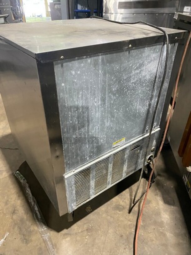 Beverage Air Commercial Single Door Lowboy/ Worktop Cooler! Stainless Steel! On Casters! Model: UCR27A - Image 4 of 7