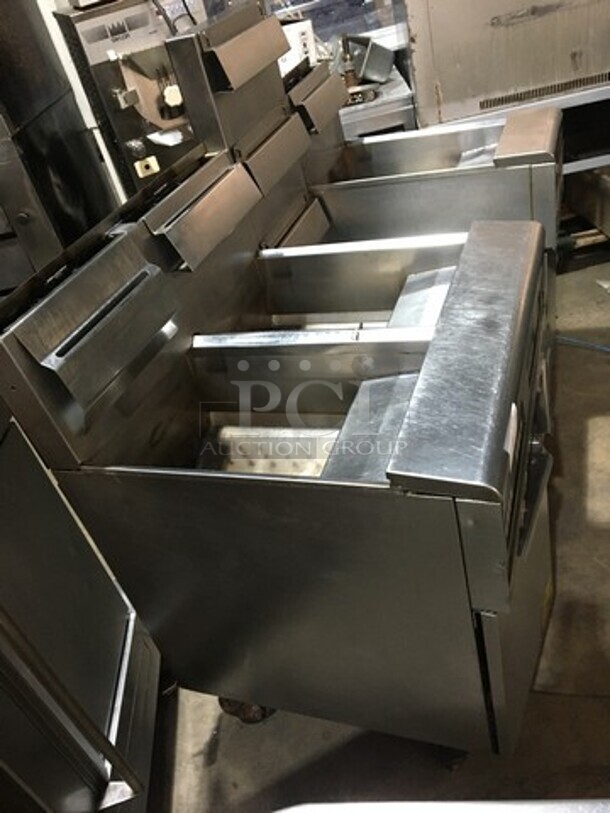 FAB! Frymaster Natural Gas Powered 3 Bay Deep Fat Fryer! With Middle Fryer Basket Rack! With Oil Filter System! All Stainless Steel! On Casters! Model FMPH355CSC Serial 0803IJ0021! - Image 2 of 12