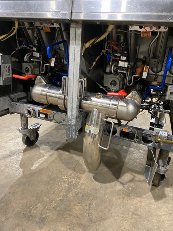 NICE! Pitco Frialator Stainless Steel Commercial Natural Gas Powered 2 Bay Deep Fat Fryer w/ 4 Metal Fry Baskets! On Commercial Casters! MODEL SSH55 SN: G18EA014868 115V   - Image 7 of 11
