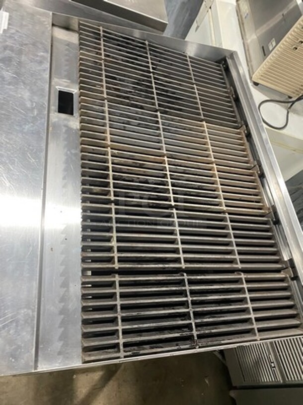 LATE MODEL! 2021 Spectrum Commercial Natural Gas Powered Char Broiler Grill! With Back And Side Splashes! On Small Legs! On Equipment Stand! With Storage Space Underneath! All Stainless Steel! On Legs! Model: NGCB36R SN: NGCB365040001116 - Image 5 of 10