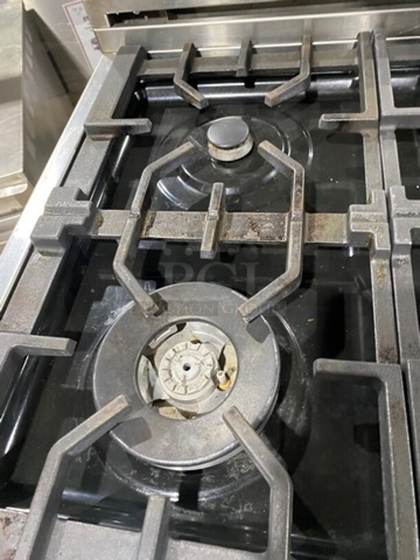 AWESOME! ZLINE Gas Powered 4 Burner Stove! With Oven Underneath! Stainless Steel! On Legs! MODEL RG30
Serial 20071176060  - Image 6 of 11