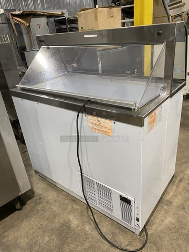 Global Refrigeration Ice Cream Dipping Cabinet! With Closing Back Lid! 115V  1Phase!  - Image 3 of 8