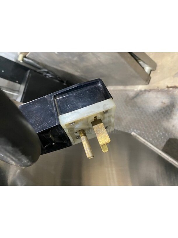 Nice! Crescor Stainless Steel Commercial QuikTherm Retherm Oven on Commercial Casters. 208V, 1Phase. Tested and Working! Model CO151F1818B208
 - Image 8 of 8