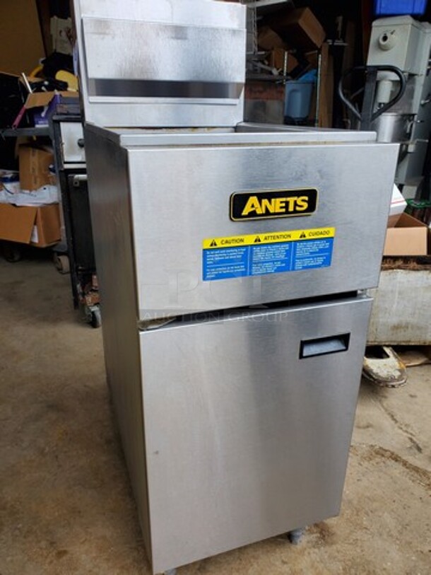 ANETS SLG40 Propane Floor model Lbs. 40 Tank Capacity Fryer 16X28X36 Like New! - Image 1 of 6