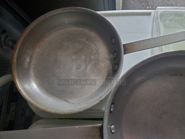 ALL ONE MONEY 2 Fry pan w/ handle. - Image 3 of 3