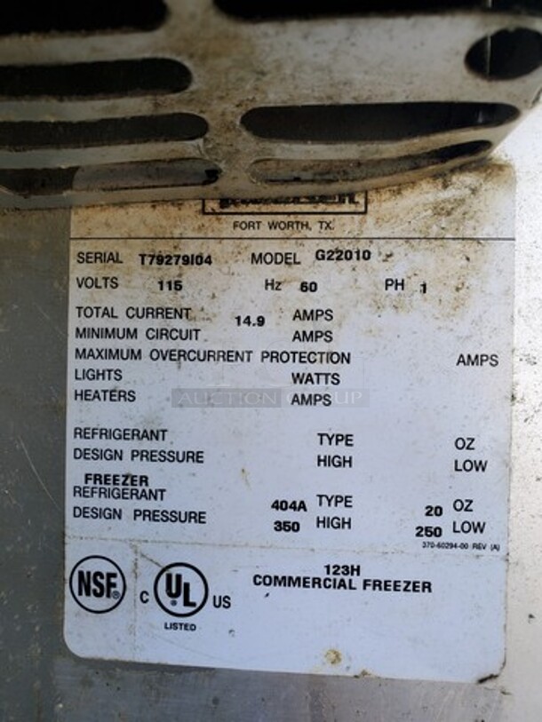 Traulsen commercial freezer on casters! Very nice conditions, needs to be cleaned(only 3 racks inside) 115V - Image 4 of 4