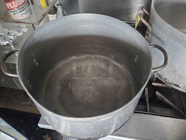 Aluminum Pot 18X11 - Image 1 of 4