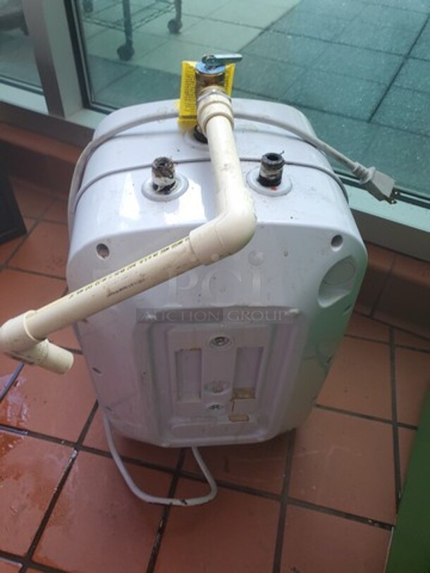 Eemax EMT4 4gal Electric Mini Tank Water Heater - Image 3 of 4