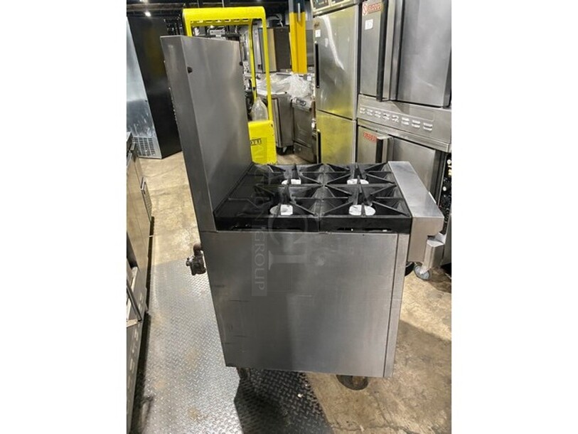 Nice! Extra Clean! Southbend All Stainless SteelNatural Gas Powered 4 Burner Oven/Range With Raised BackSplash! With Oven Underneath! On Caster Wheels! Working When Removed!  - Image 3 of 9