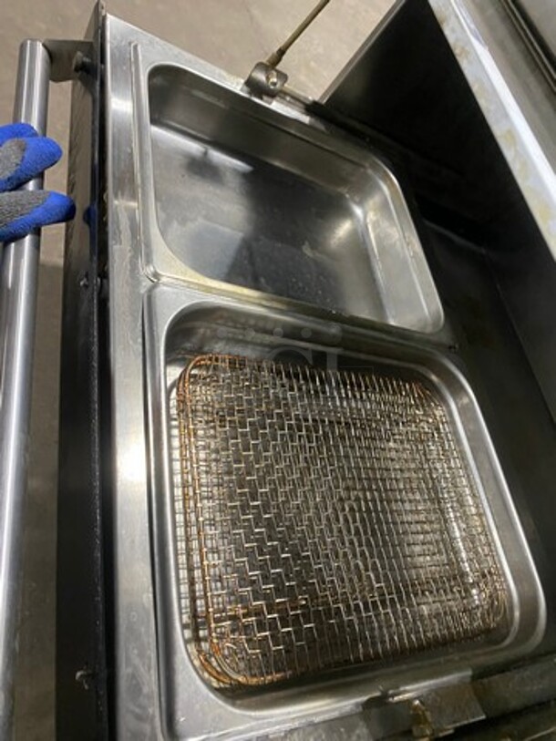 Nice! Hatco Counter Top Stainless Steel  GLO-RAY Edition Dual Crisp-N-Hold Warmer! Model GSMW-3! 120V 1 Phase! Working When Removed!   - Image 5 of 9