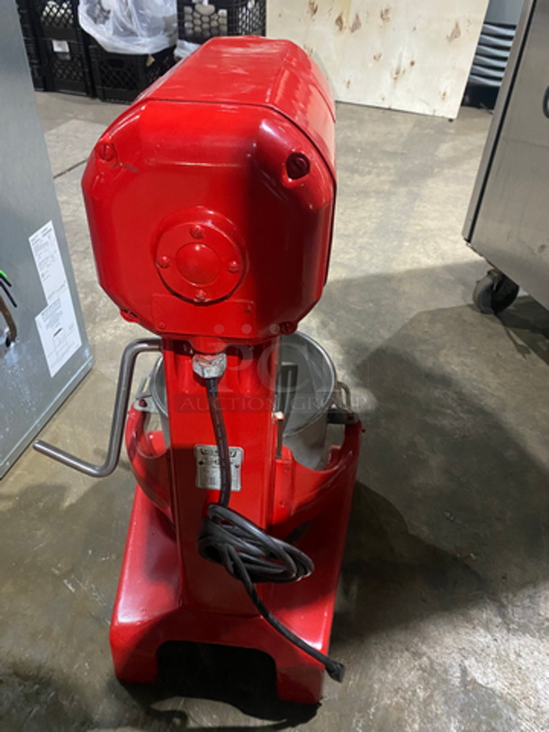 Hobart Commercial Heavy Duty 20Qt Planetary Mixer! With Paddle, Whisk Attachment And Stainless Steel Mixing Bowl! Model: A200 SN: 11310607 115V 60HZ 1 Phase - Image 4 of 10