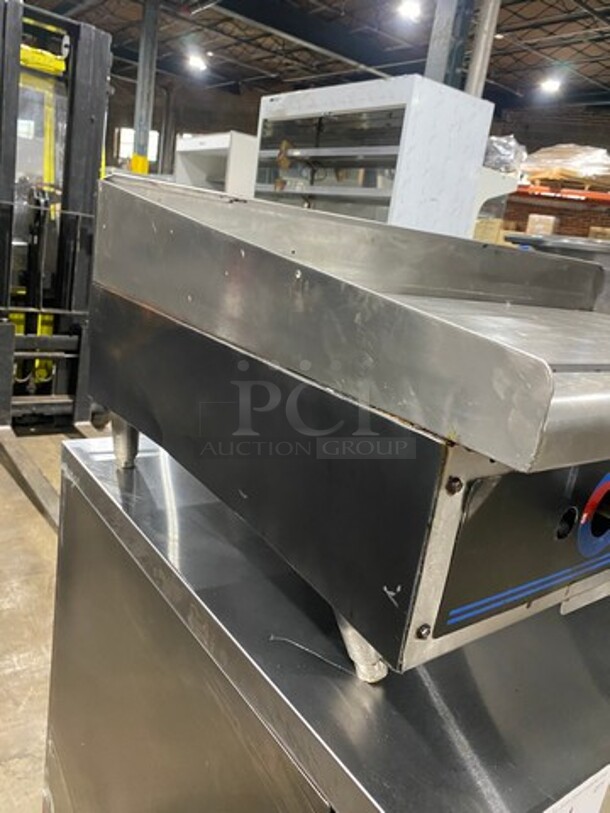 Star Max Commercial Countertop Natural Gas Powered Flat Top Griddle! With Back And Side Splashes! All Stainless Steel! On Small Legs! - Image 2 of 8