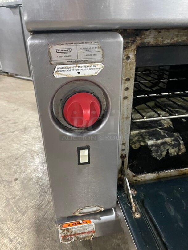 Vulcan Natural Gas Powered 4 Burner Range Split Top With Flat Grill! With Full Size Convection Oven Underneath! All Stainless Steel! With Back Splash! 120V 1 Phase! Model: G481FLC SN: 657080944! - Image 9 of 12