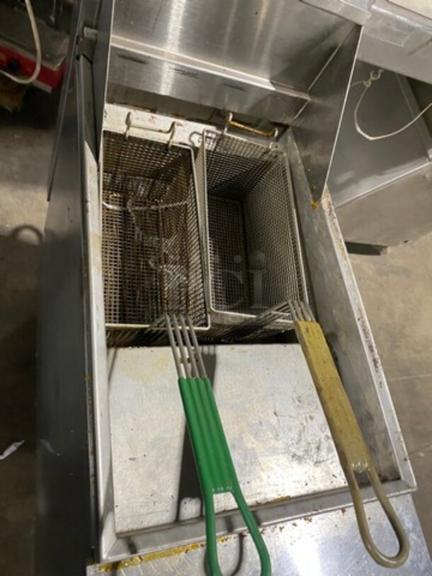 Southbend Commercial LP Powered Deep Fat Fryer! With Raised Back Splash! 2 Metal Frying Baskets! All Stainless Steel! On Legs! Model: P16FR45 SN: 05C90664 - Image 5 of 9
