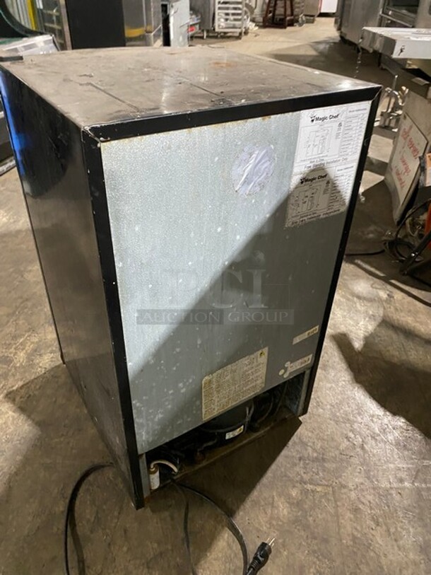 Magic Chef Black Countertop Refrigerator! MODEL HMBR440BE 115V  - Image 4 of 8