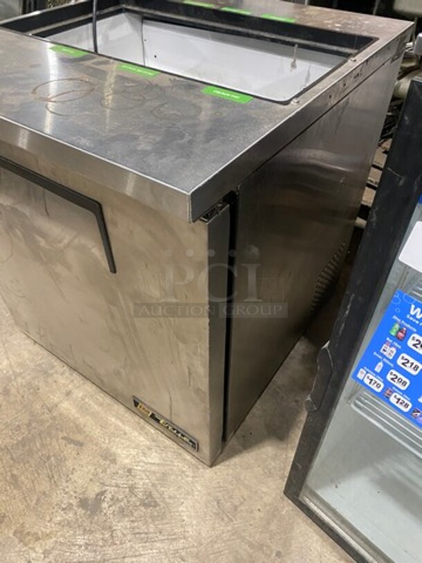 True Commercial Refrigerated Sandwich Prep Table! With Sneeze Guard! With Single Door Storage Space Underneath! All Stainless Steel! On Legs! Model: TSSU2708 SN: 5270403 115V 60HZ 1 Phase - Image 3 of 8