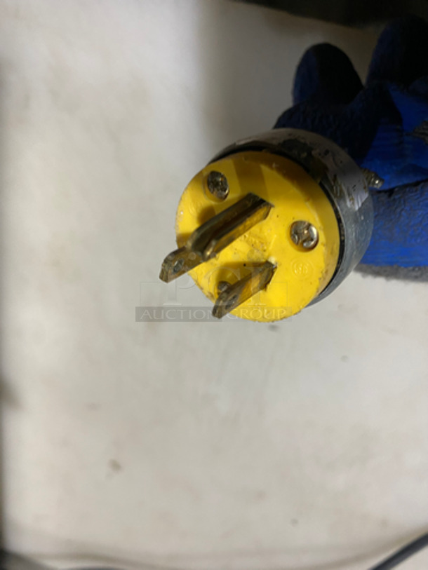 Heavy Duty Commercial Countertop Dough Sheeter! - Image 8 of 8