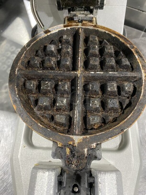 Waring Professional Commercial Waffle Maker! 115V 1 Phase!  - Image 6 of 8