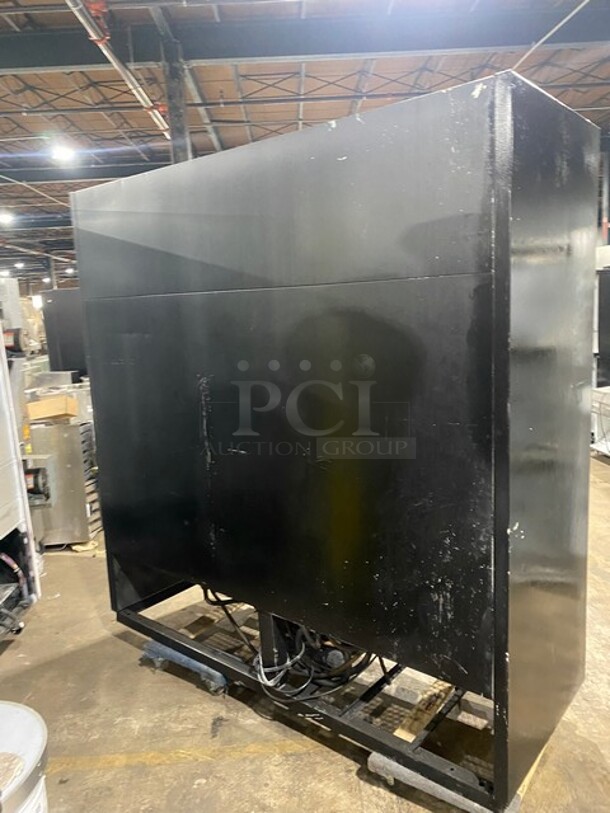 True 3 Sliding Door Cooler Merchandiser! With Poly Coated Racks! Model GDM69 Serial 11920903! 115V 1 Phase! - Image 4 of 8