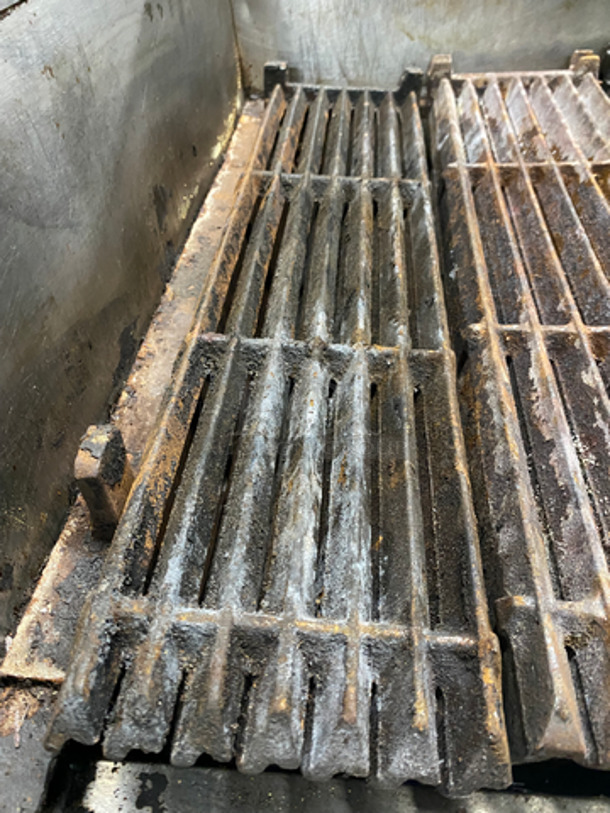 MagiKitch'n Commercial Natural Gas Powered Char Grill! With Back And Side Splashes! With Shelf Storage Space Underneath! All Stainless Steel! Model: FMRMB24 SN: 99119445 - Image 6 of 9