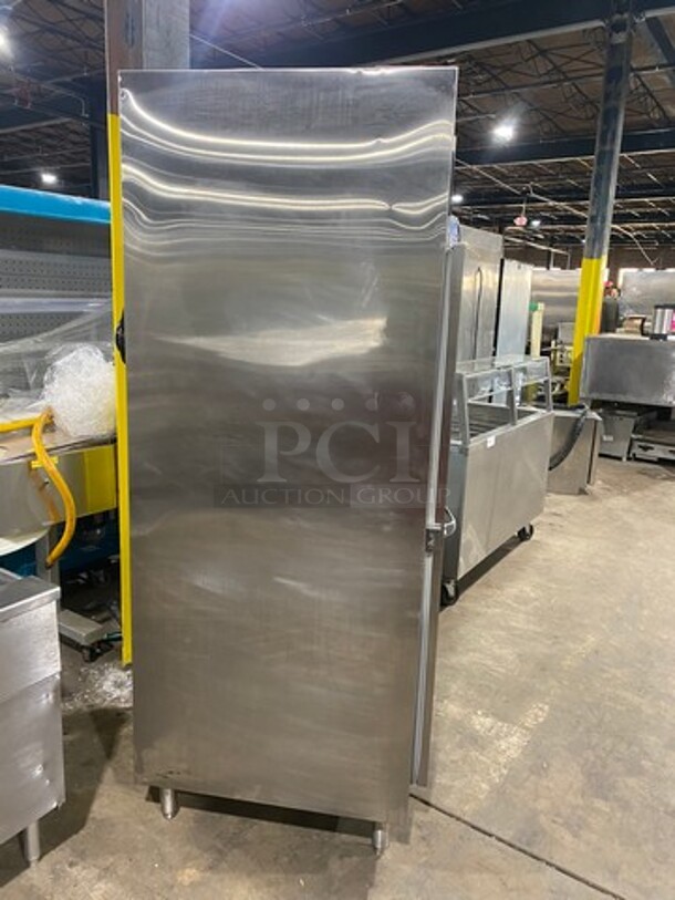 Traulsen Commercial Single Door Reach In Cooler! All Stainless Steel! On Legs! Model: RHT132WUT SN: V075700H93 115V 60HZ 1 Phase - Image 3 of 8