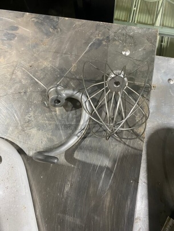 Kitchen Aid Countertop Planetary Mixer! With Mixing Bowl! With Spiral Hook And Whisk Attachment! - Image 4 of 7