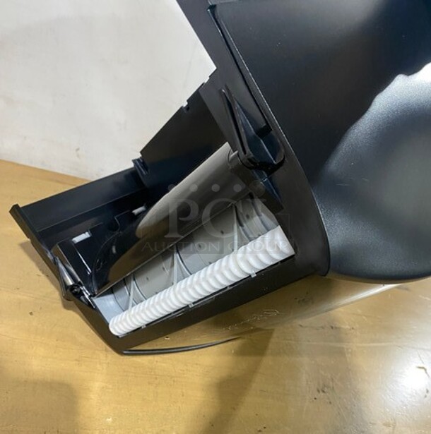 New In Box Locor Mechanical Hands-Free Roll Dispenser! MODEL D68006 - Image 6 of 7